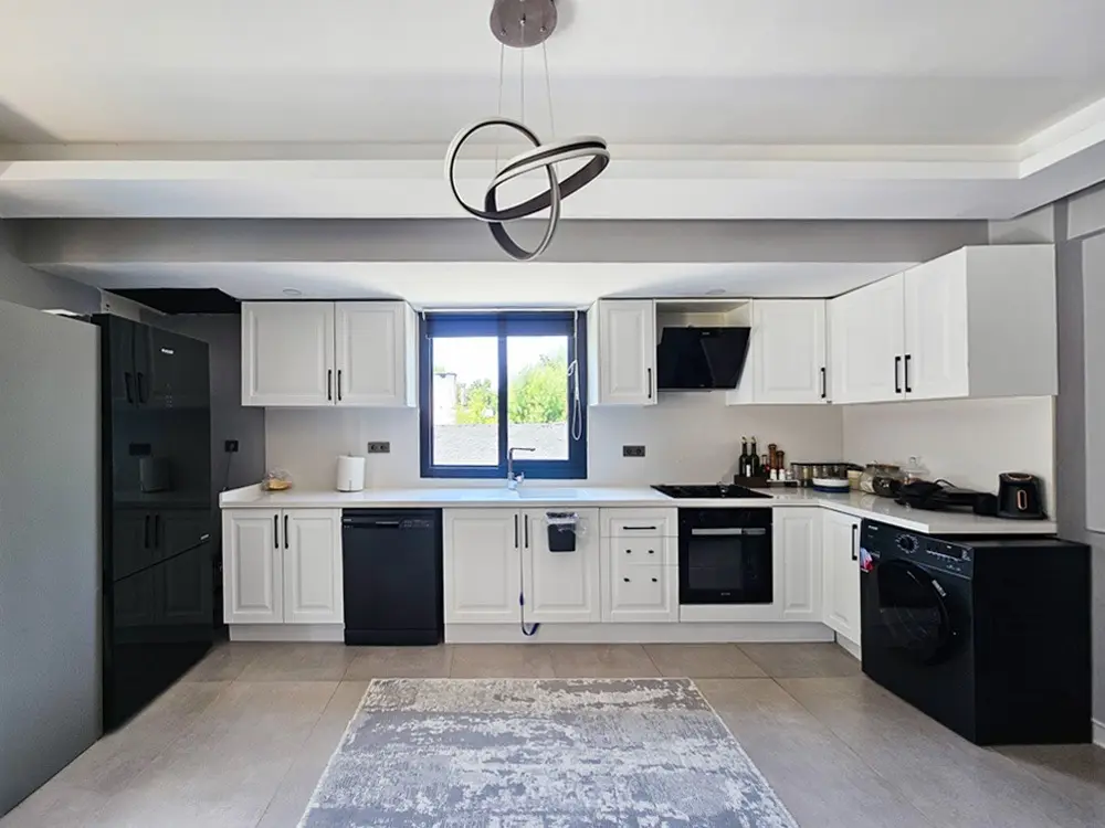 Fitted kitchen